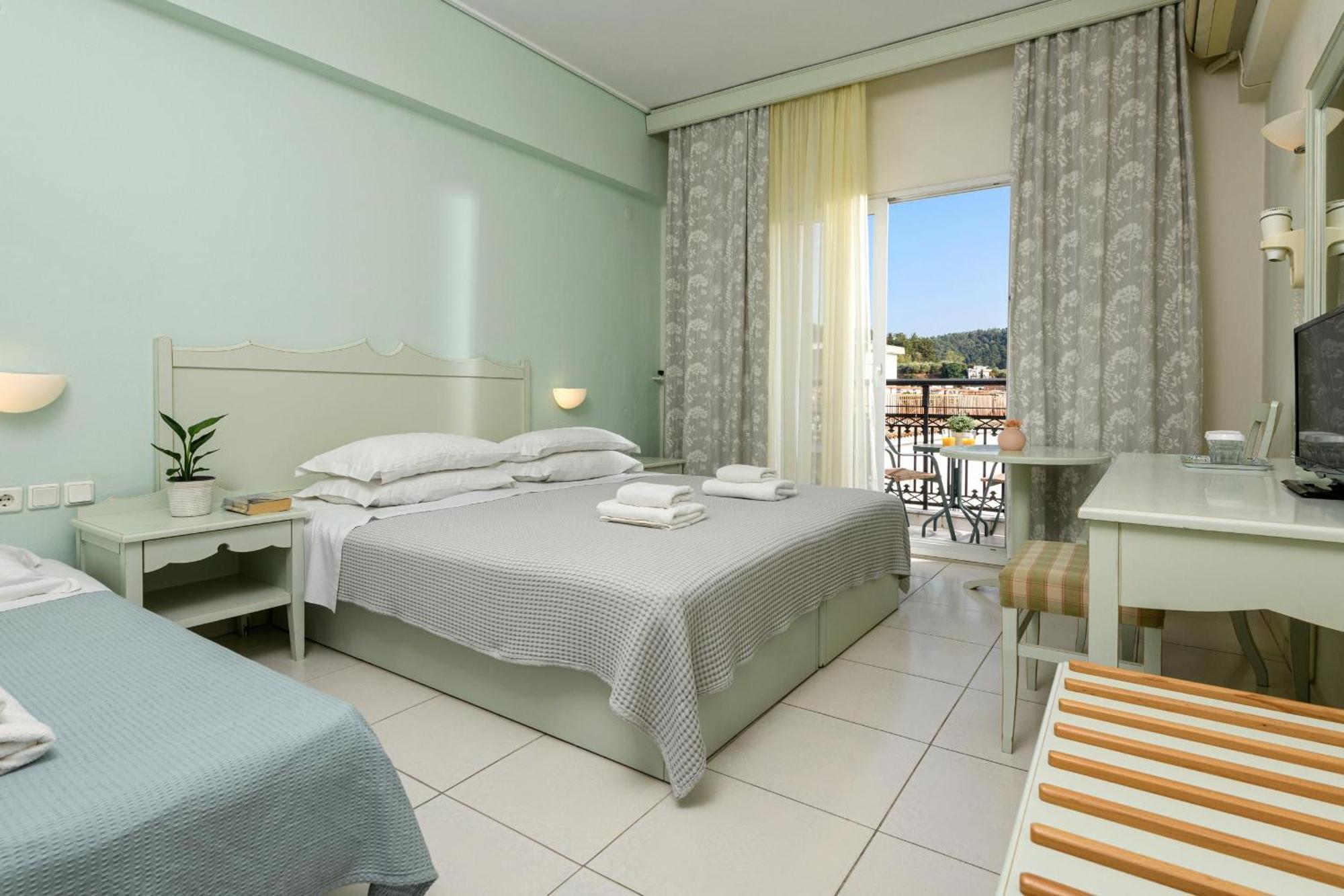 Hotel Timoleon ลีเมนาส ภายนอก รูปภาพ