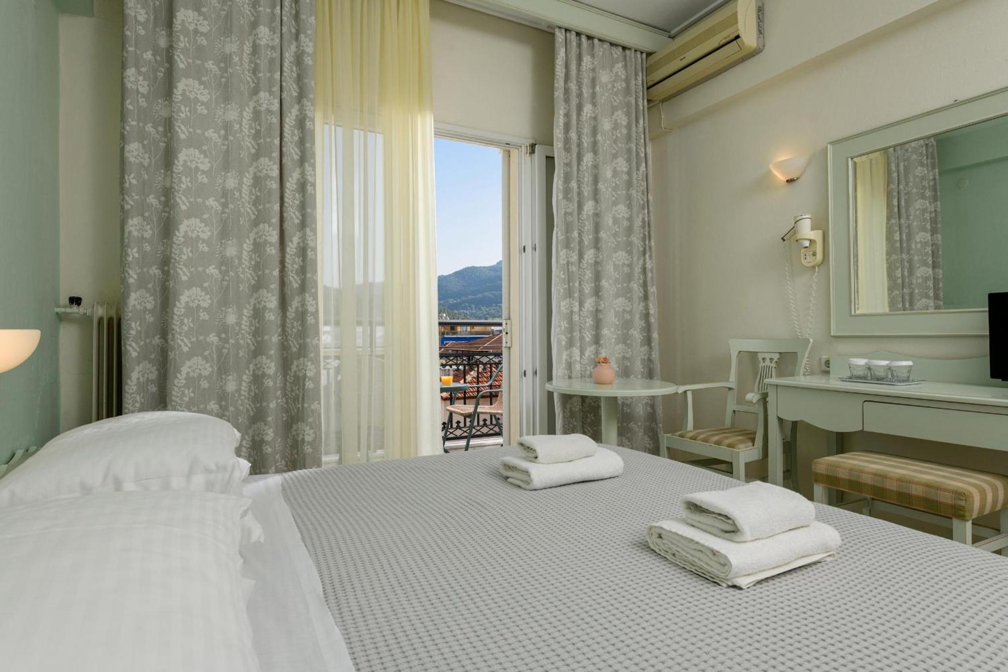 Hotel Timoleon ลีเมนาส ภายนอก รูปภาพ